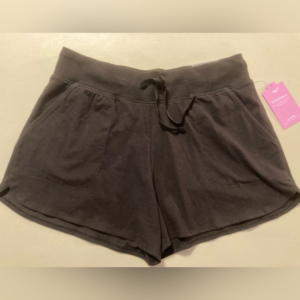 NWT TekGear DryGear Midrise Short. Size Medium